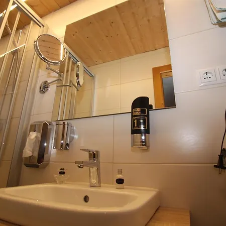 Haus Alpengluhn Guest house